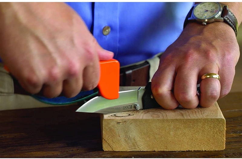 Accusharp knife sharpener